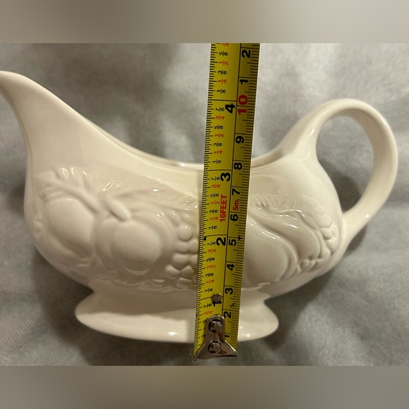 Nature Hand crafted Gravy boat. By Tabletops Unlimited - Picture 7 of 8